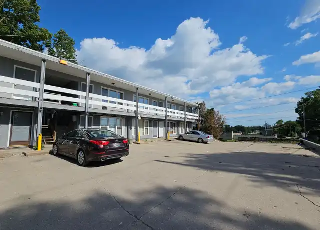 Property at 300 31st St NE Unit C, Cedar Rapids, IA, 52402, 1 bed, 1 bath, [object Object]