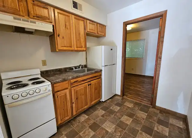 Property at 300 31st St NE Unit C, Cedar Rapids, IA, 52402, 1 bed, 1 bath, [object Object]