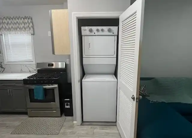Property at 282 Lyons Ave Unit B, Newark, NJ, 07112, 2 beds, 1 bath, [object Object]