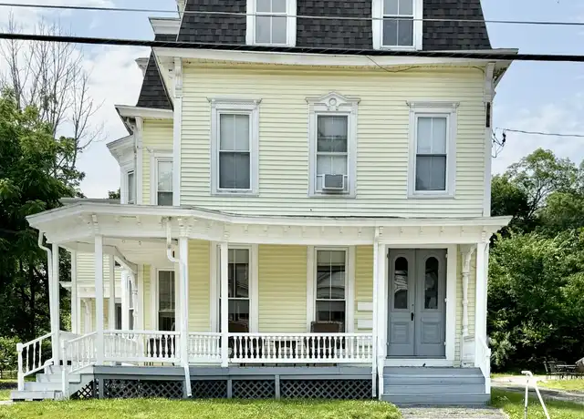Property at 117 Bridge St, Willimantic, CT, 06226, 2 beds, 1 bath, [object Object]