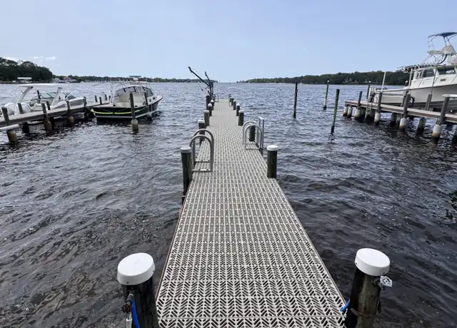 Property at 806 Regatta Dr, Niceville, FL, 32578, 3 beds, 3 baths, [object Object]