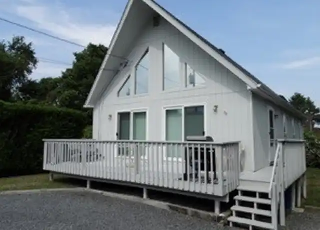 Property at 52 Webster Ave, Narragansett, RI, 02882, 3 beds, 2 baths, [object Object]