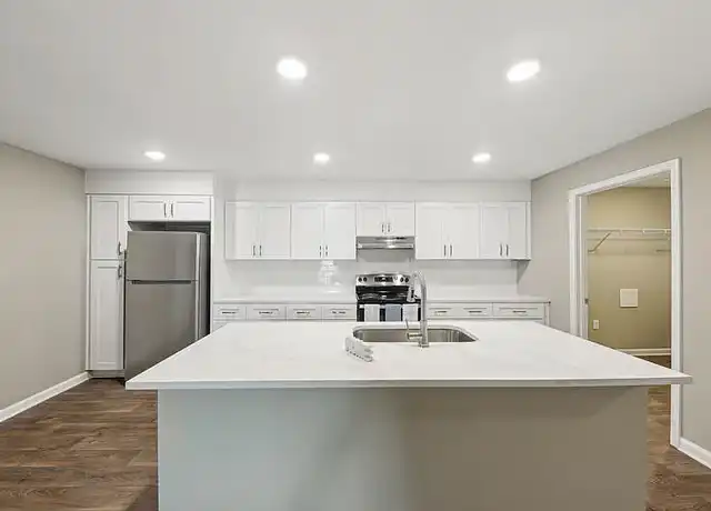 Property at Valora at Homewood - 915 Valley Ridge Dr, Birmingham, AL, 35209, 1-2 bed, 1-2.5 bath, [object Object]