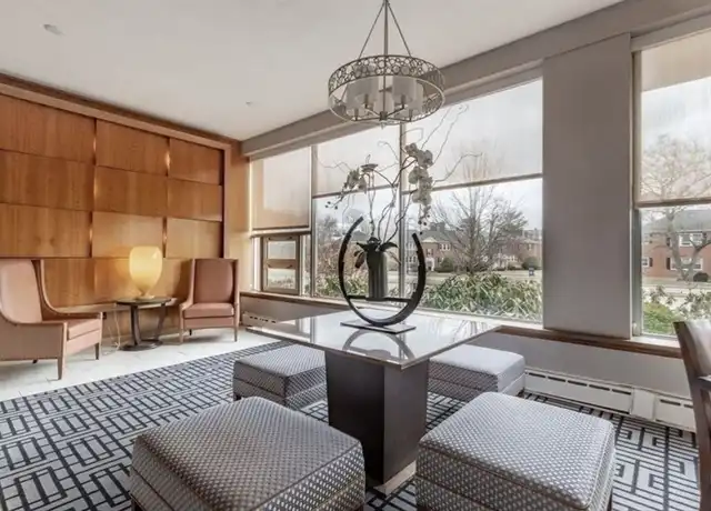 Property at 2 Hammond Pond Pkwy #4, Chestnut Hill, MA, 02467, 2 beds, 1 bath, [object Object]