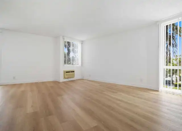 Property at 5403 West 8th Street - 5403 W 8th St, Los Angeles, CA, 90036, 1 bed, 1 bath, [object Object]