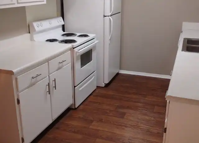 Property at 900 Mountain Creek Rd Unit R303, Chattanooga, TN, 37405, 1 bed, 1 bath, [object Object]