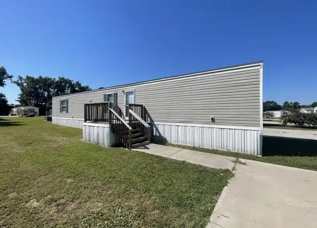 Property at 555 Crandlemire Rd Unit 8, Lumberton, NC, 28358, 4 beds, 2 baths, [object Object]