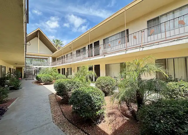 Property at 7636 Owensmouth Ave, Canoga Park, CA, 91304, 0 beds, 1 bath, [object Object]