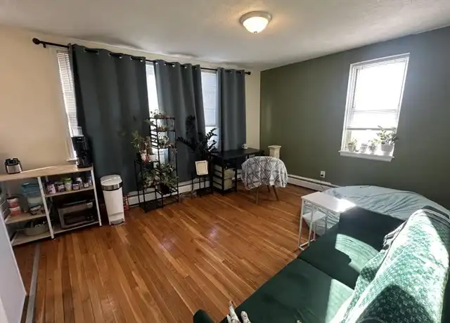Property at 160 Beacon St, Chestnut Hill, MA, 02467, 1 bed, 1 bath, [object Object]