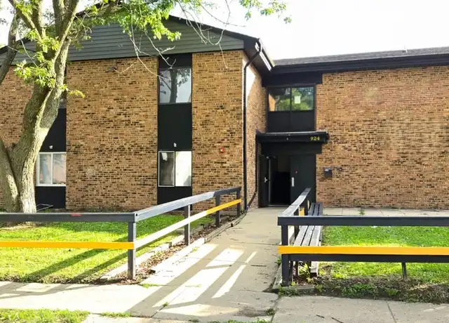 Property at 924 Greenbrier Rd, DeKalb, IL, 60115, 1 bed, 1 bath, [object Object]