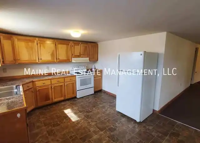 Property at 21 Wilson St Unit 4, Skowhegan, ME, 04976, 3 beds, 1 bath, [object Object]
