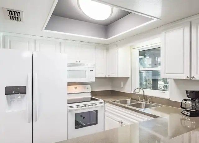 Property at Townsgate Apartments - 1211 Goldfinch Dr, Plant City, FL, 33563, 1-2 bed, 1 bath, [object Object]