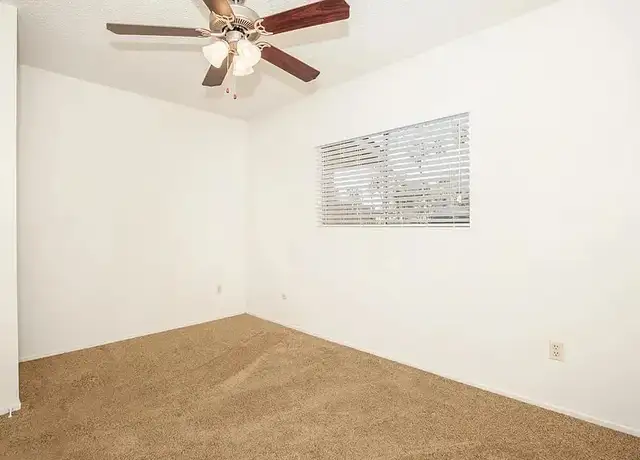 Photo of 1050 Minnewawa Ave, Clovis, CA 93612