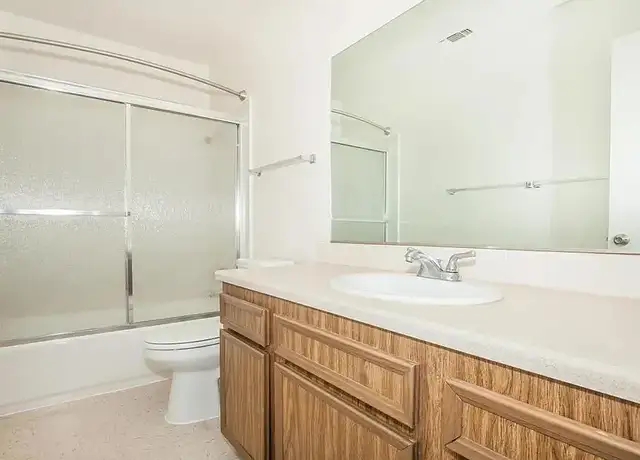 Photo of 1050 Minnewawa Ave, Clovis, CA 93612