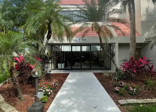 Property at 210 Lakeview Dr #109, Weston, FL, 33326, 2 beds, 2 baths, [object Object]