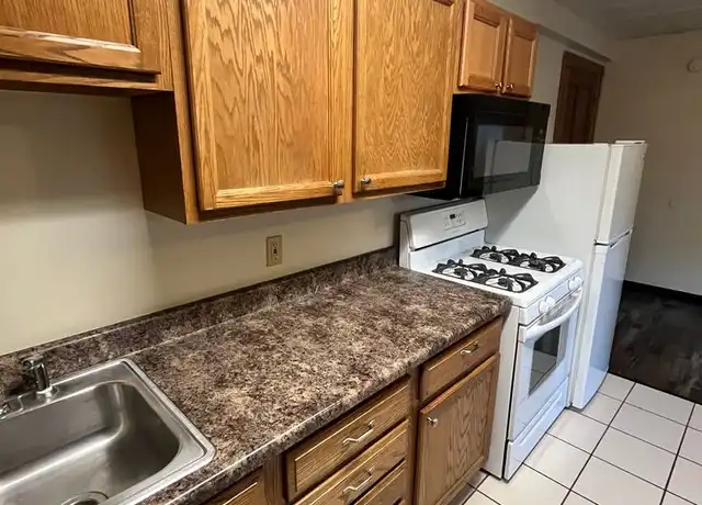 Property at 650 16th St Unit B-5, Des Moines, IA, 50314, 0 beds, 1 bath, [object Object]