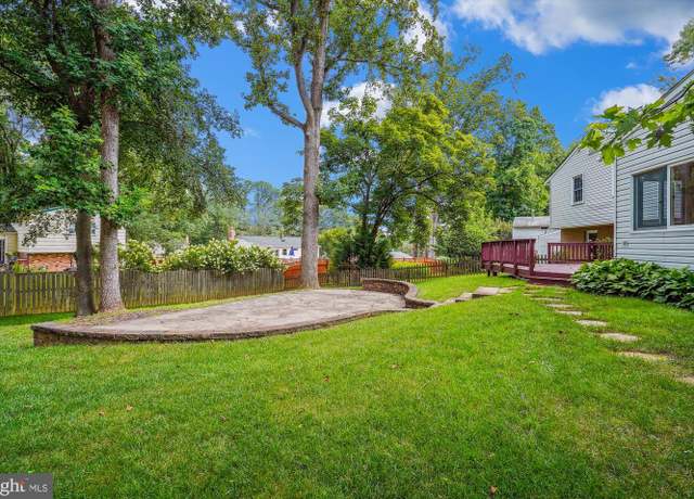 Photo of 8526 Fairburn Dr, Springfield, VA 22152