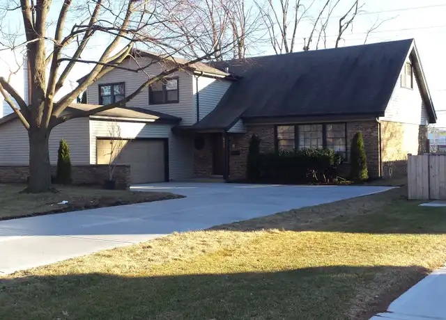 Property at 1415 E Rosehill Dr, Arlington Heights, IL, 60004, 4 beds, 2.5 baths, [object Object]