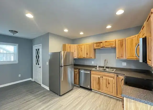 Property at 18 Brook St Unit 1, Manchester, NH, 03104, 2 beds, 2 baths, [object Object]