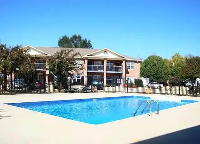 Property at Oak Parc Apartments - 4415 Chisholm Rd, Florence, AL, 35630, 2 beds, 2 baths, [object Object]