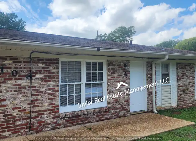 Property at 106 Doris Ln Unit A, Florence, AL, 35630, 3 beds, 1.5 baths, [object Object]