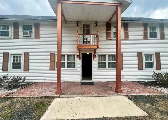 Property at 1 Royal Acres Dr, Middletown, NY, 10940, 2 beds, 1.5 baths, [object Object]