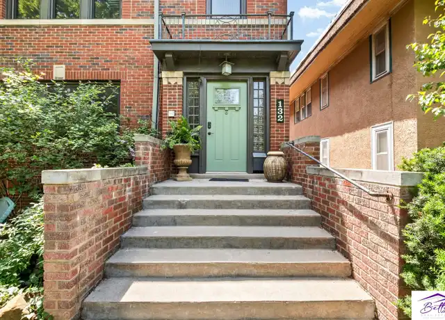Property at 132 N 33rd St, Omaha, NE, 68131, 2 beds, 1 bath, [object Object]