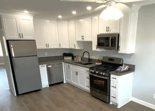 Property at Islandia Apartments - 7152 Fenway Dr, Westminster, CA, 92683, 2 beds, 1 bath, [object Object]