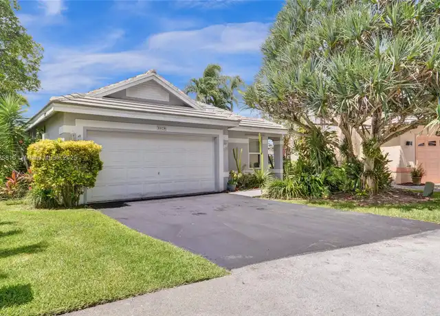 Property at 8820 Woodside Ct, Davie, FL, 33328, 3 beds, 2 baths, [object Object]