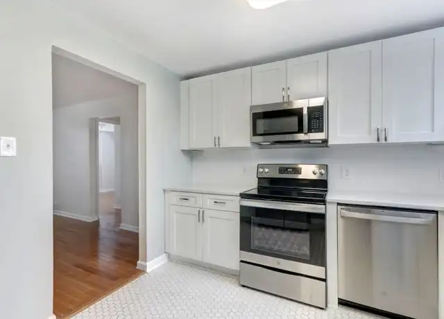 Property at 737 E Gwinnett St Apt C, Savannah, GA, 31401, 2 beds, 1 bath, [object Object]