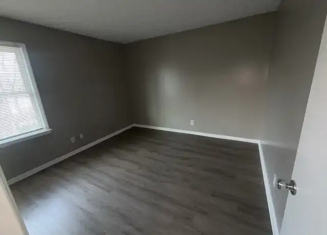 Property at 1582 Martha Ct, Lexington, KY, 40505, 2 beds, 1 bath, [object Object]