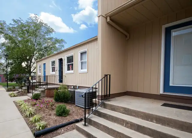 Property at The Crest Apartments - 128 Rutledge Dr, Salem, VA, 24153, 2-3 beds, 1-2 bath, [object Object]