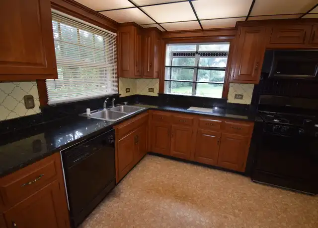 Property at 730 Golfview Dr, Lexington, KY, 40504, 6 beds, 3 baths, [object Object]