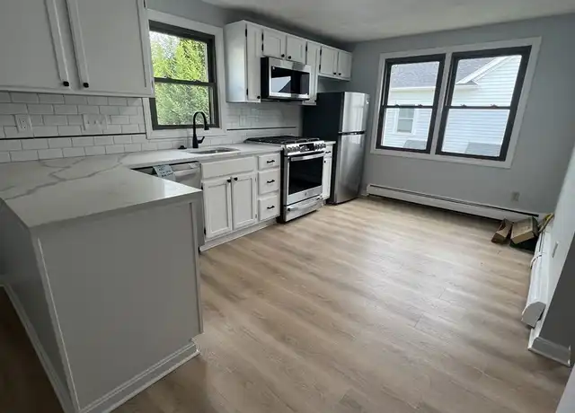 Property at 204 California St Unit B, Newton, MA, 02458, 3 beds, 2 baths, [object Object]