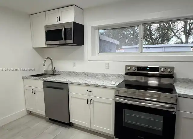 Property at 651 N 73rd Ave, Hollywood, FL, 33024, 0 beds, 1 bath, [object Object]