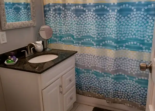 Property at 97 Wentworth St Unit 2, Bridgeport, CT, 06606, 4 beds, 1 bath, [object Object]