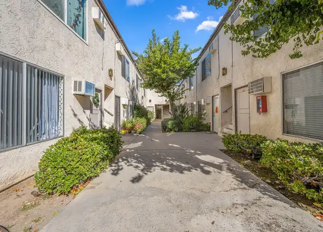 Property at 5900 Reseda Blvd, Tarzana, CA, 91356, 0 beds, 1 bath, [object Object]