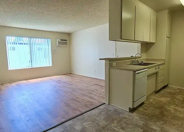 Property at 5900 Reseda Blvd, Tarzana, CA, 91356, 1 bed, 1 bath, [object Object]