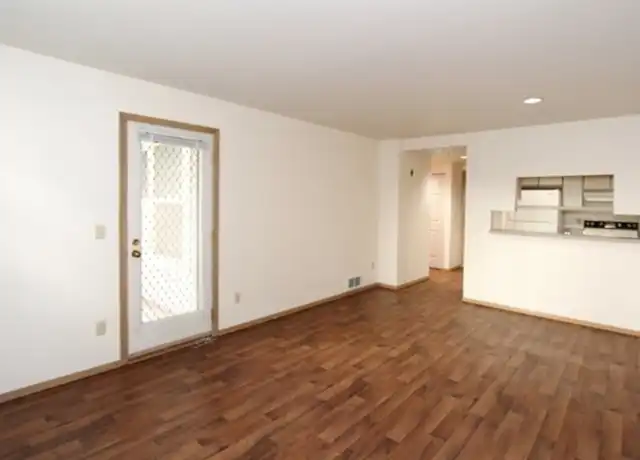 Property at 6840 Oswego Pl NE Unit 104, Seattle, WA, 98115, 1 bed, 1 bath, [object Object]