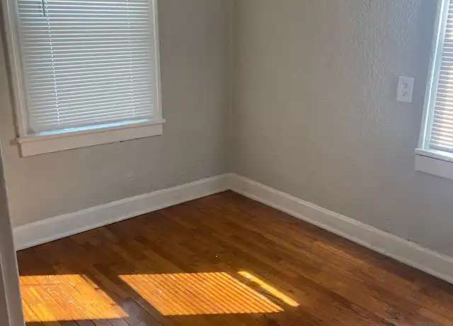 Property at 3315 E 52nd St, Kansas City, MO, 64130, 2 beds, 1 bath, [object Object]