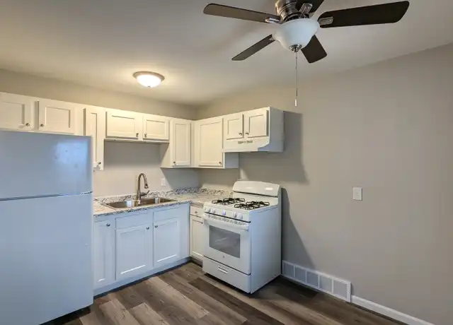 Property at 492 E Merrill Ave Unit 7, Fond du Lac, WI, 54935, 2 beds, 1 bath, [object Object]