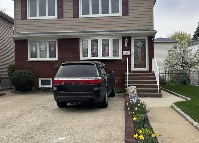 Property at 682 Valley Brook Ave Unit 2, Lyndhurst, NJ, 07071, 3 beds, 1 bath, [object Object]
