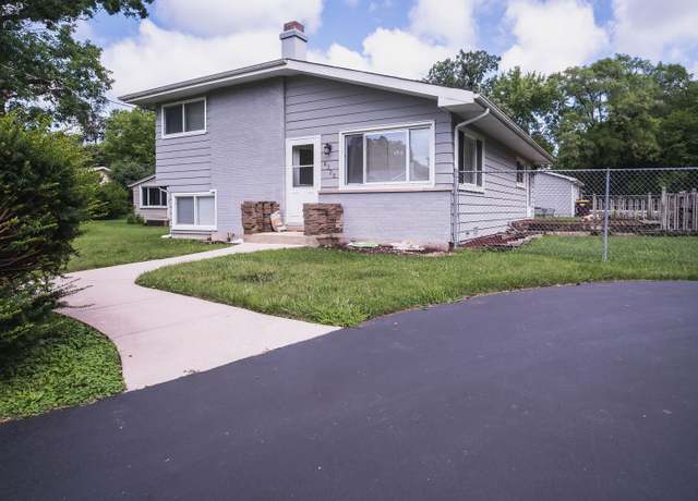 Photo of 4320 Bay View Dr, Crystal Lake, IL 60014