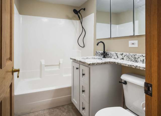 Photo of 4320 Bay View Dr, Crystal Lake, IL 60014