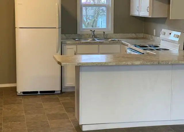 Property at 721 E Madison St #4, Buffalo, MO, 65622, 2 beds, 1 bath, [object Object]