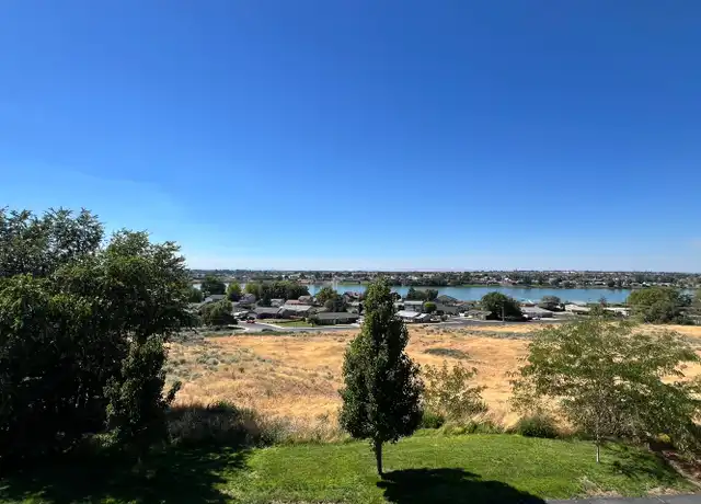 Property at 1422 S Division St Unit B-2, Moses Lake, WA, 98837, 2 beds, 1.5 baths, [object Object]