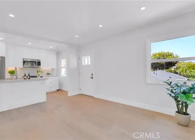 Property at 1022 Grant St Unit E, Santa Monica, CA, 90405, 1 bed, 1 bath, [object Object]