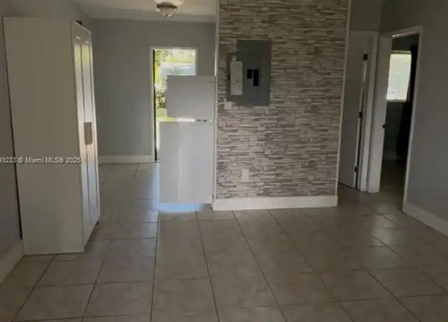 Property at 401 NW 43rd Ct Unit 3, Oakland Park, FL, 33309, 1 bed, 1 bath, [object Object]