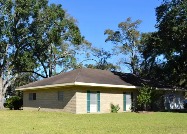 Property at 725 E Hutchinson Ave, Crowley, LA, 70526, 3 beds, 2 baths, [object Object]