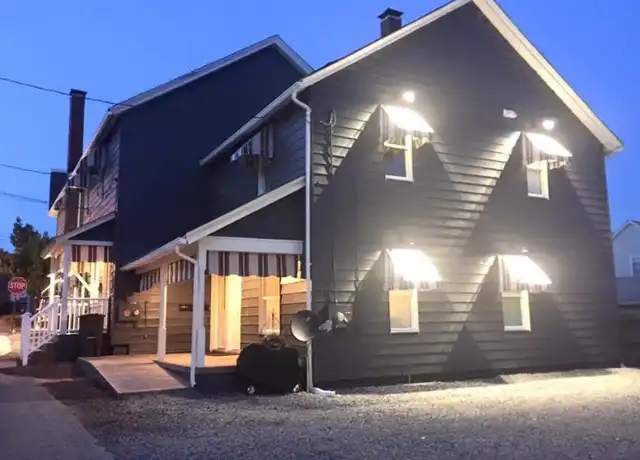 Property at 414 Fox St, Franklin, PA, 16323, 1 bed, 1 bath, [object Object]